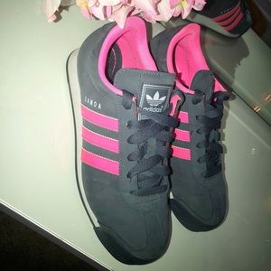 WILL GO FAST | Gray & Pink Samoa’s ‼️‼️ Adidas |